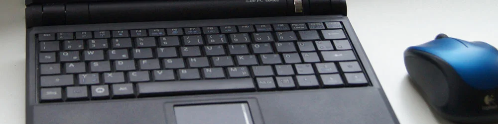 Laptoptastatur mit Maus als Titelbild für Kontakseite